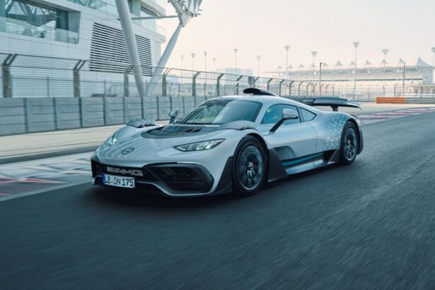 Mercedes-AMG One superautomobilis